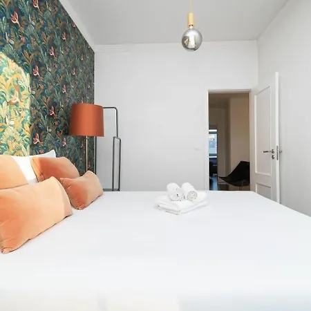 Hideaway Near The River *